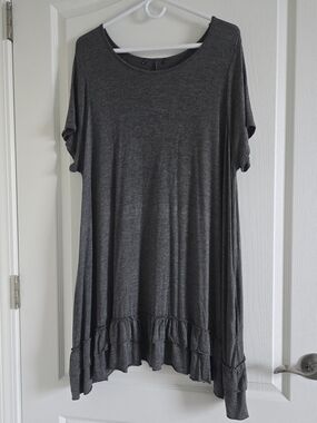 Women’s Charcoal Gray Ruffle Hem Tunic Top